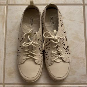Jambu Women's Bloom Fashion Sneaker, Size 8, leather upper, cream.